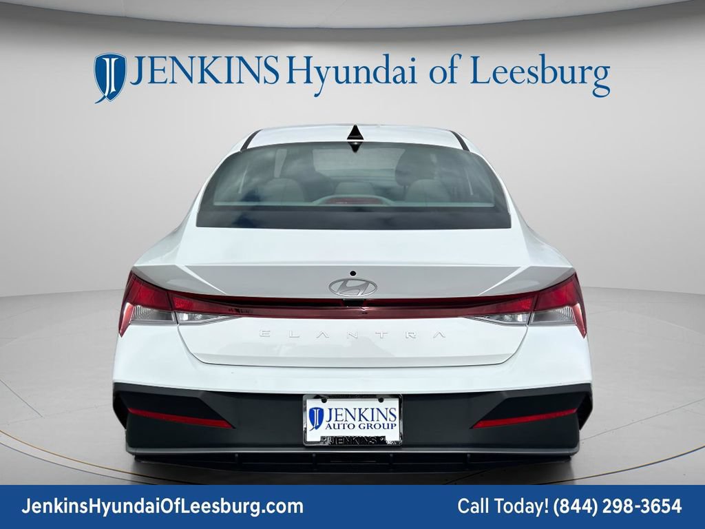 New 2026 Hyundai Elantra SE FWD image 6