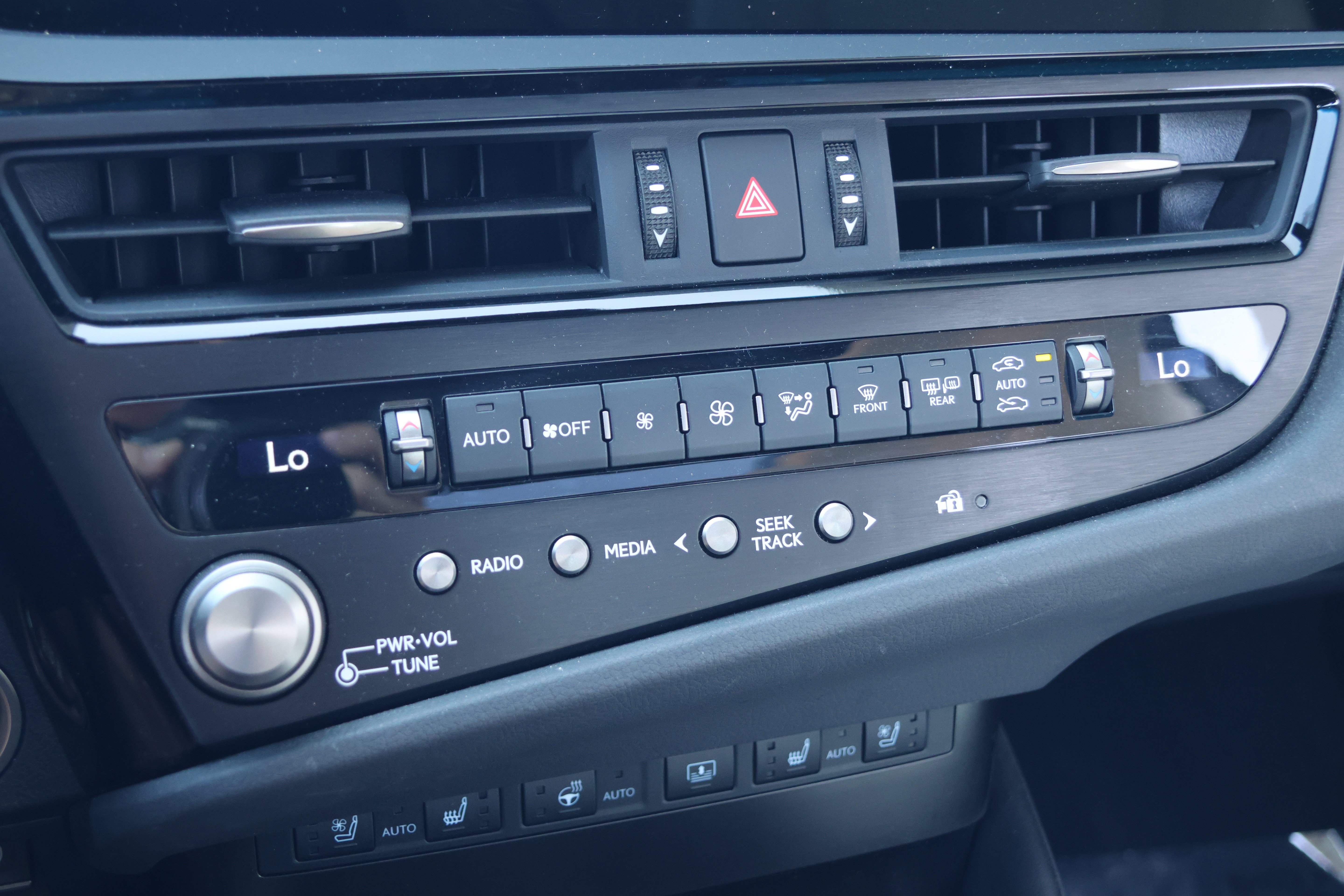 Used 2024 Lexus ES 350 Ultra Luxury w/ Accessory Package (Z2) FWD image 27