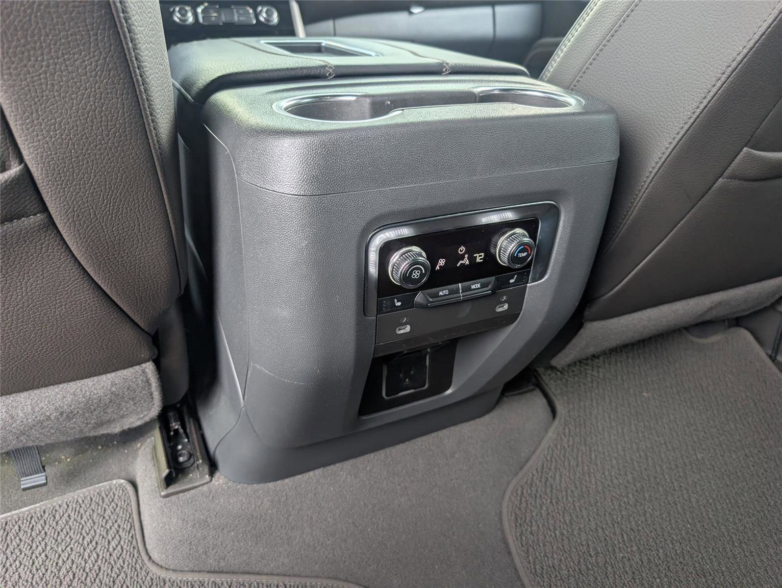 Used 2022 GMC Yukon Denali AWD/4WD image 12