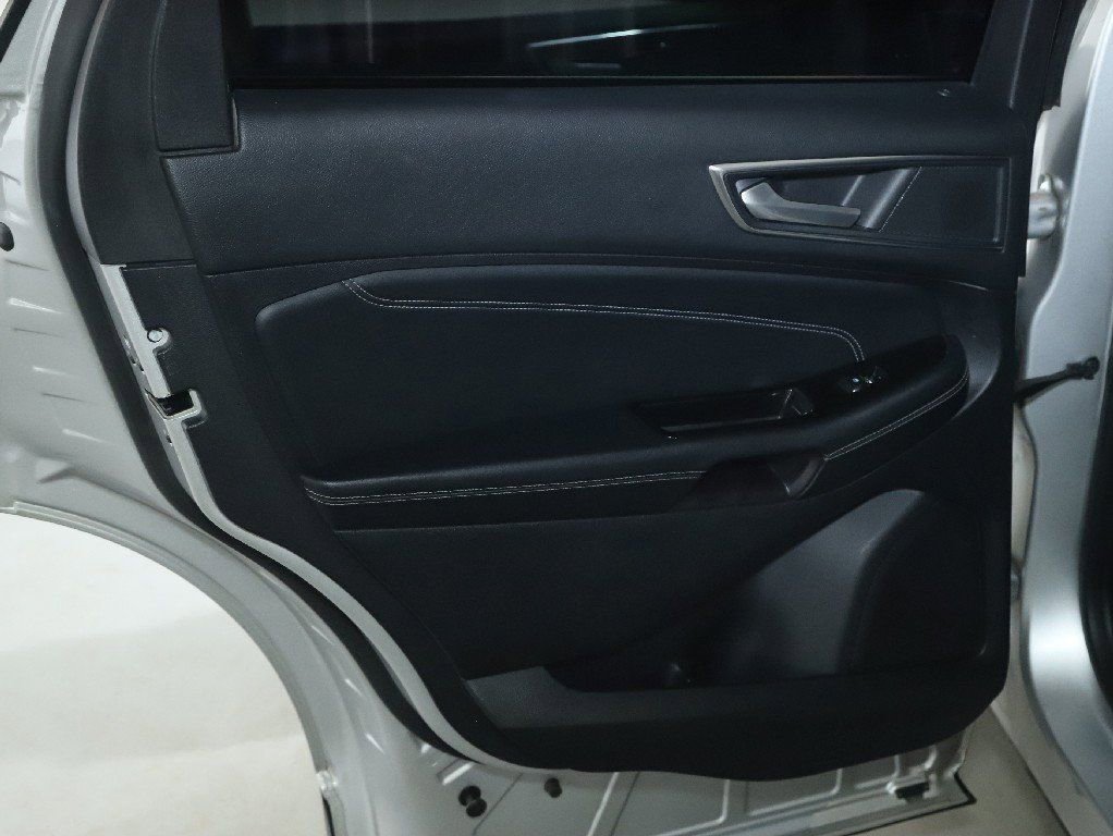 Used 2018 Ford Edge Titanium image 13