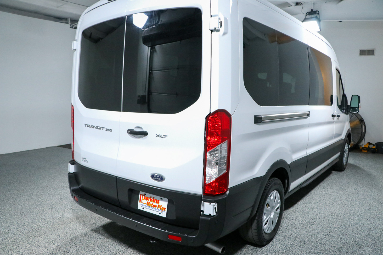 Used 2025 Ford Transit 350 XLT RWD image 7