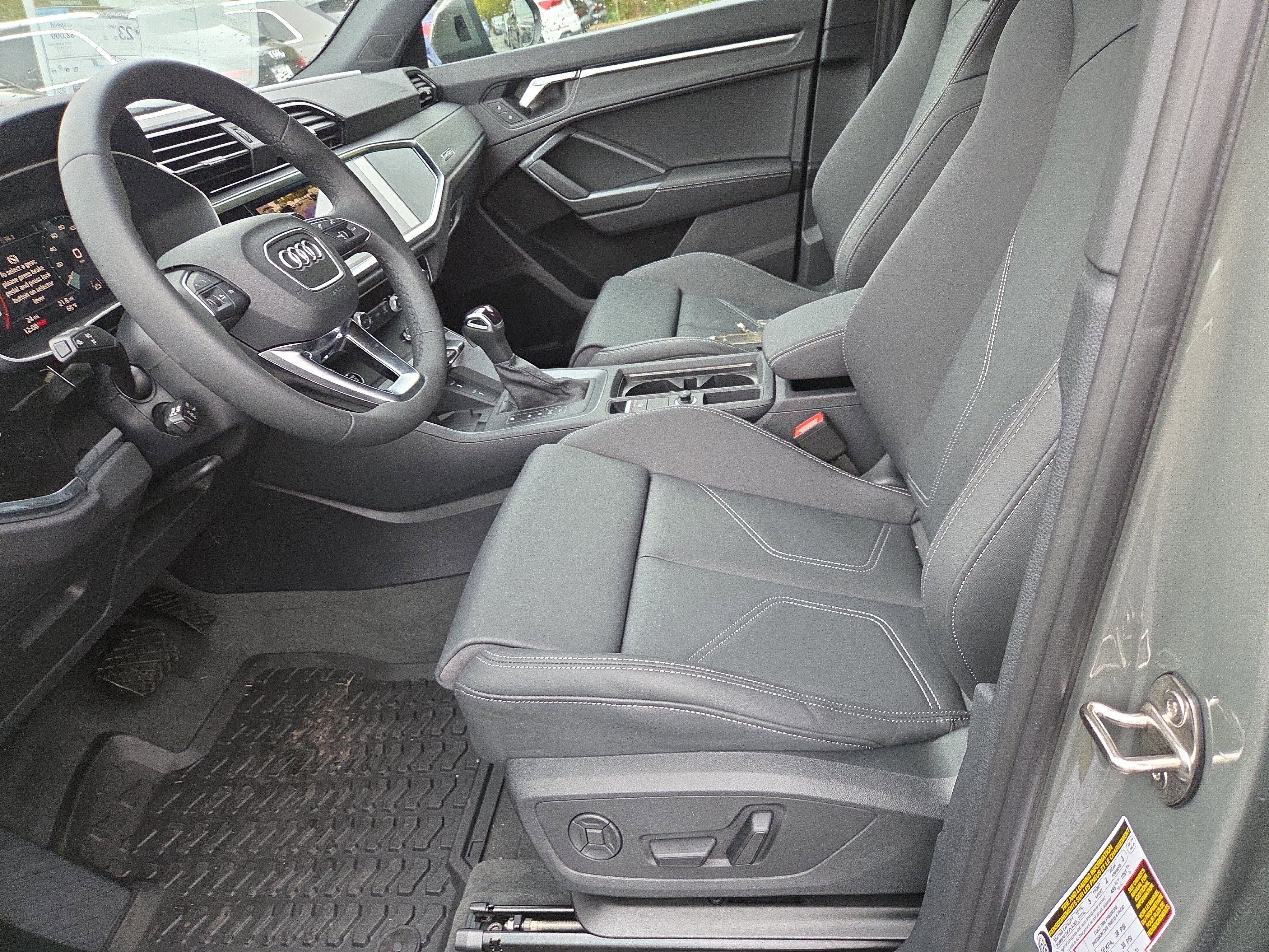 New 2025 Audi Q3 2.0T Premium image 4