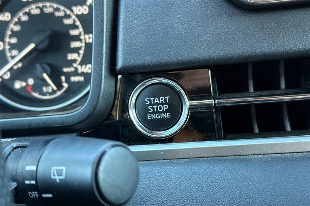 Used 2024 Mitsubishi Outlander FWD image 32