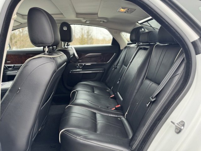 Used 2019 Jaguar XJ R-Sport image 16