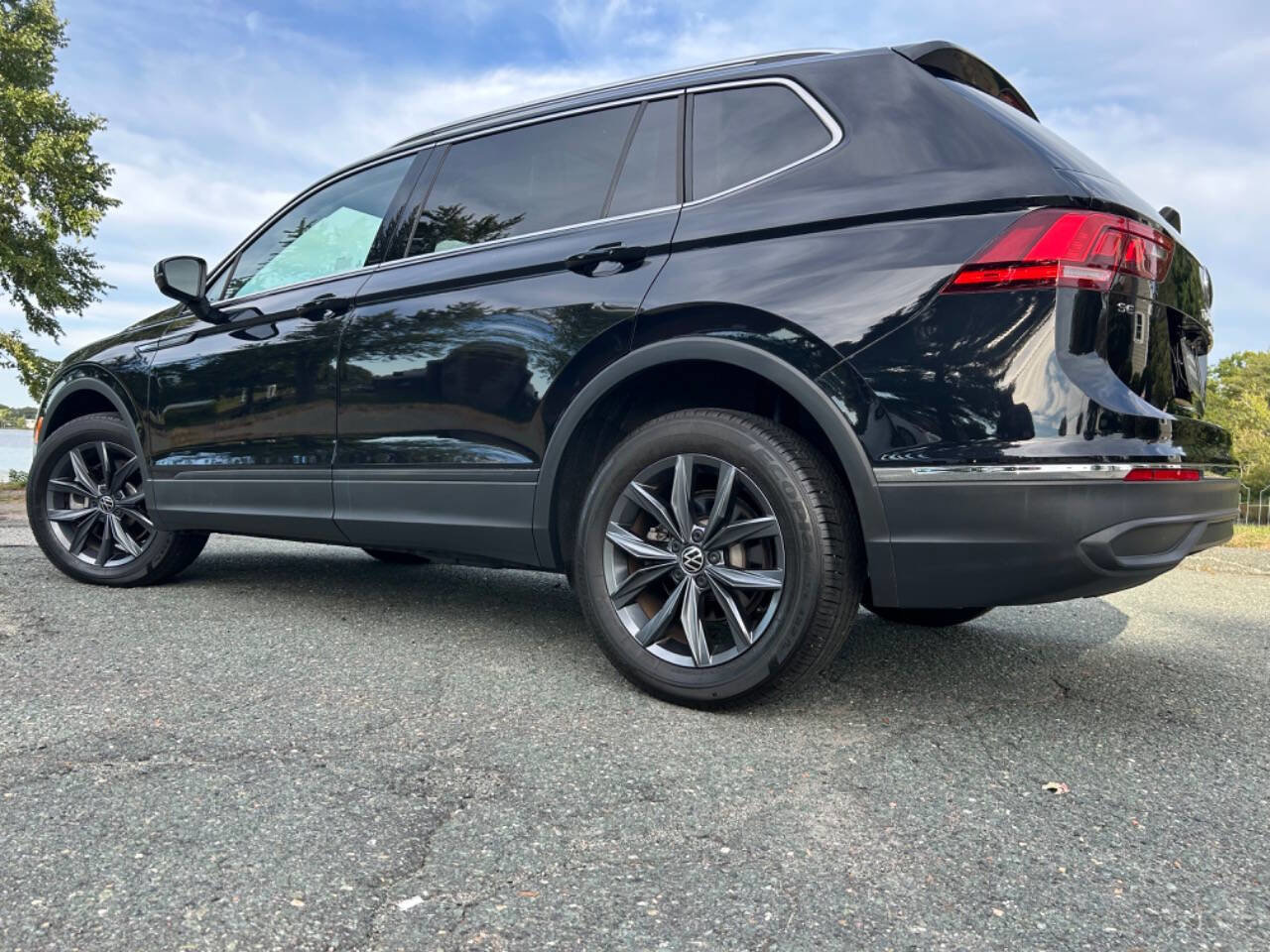 Used 2022 Volkswagen Tiguan SE image 42