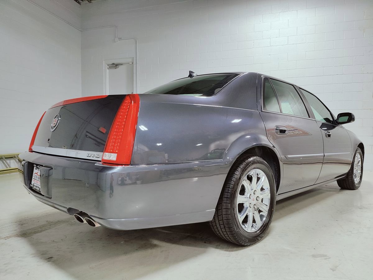 Used 2009 Cadillac DTS w/ Trunk Convenience Package FWD image 7