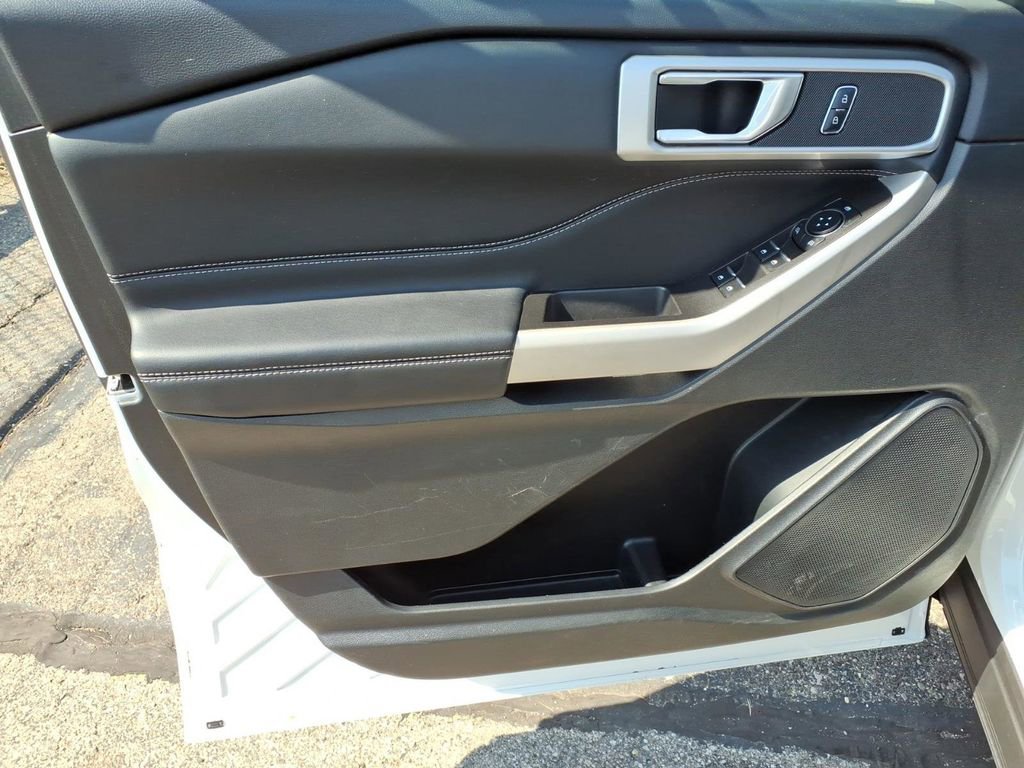 Used 2023 Ford Explorer XLT w/ Equipment Group 202A AWD/4WD image 15
