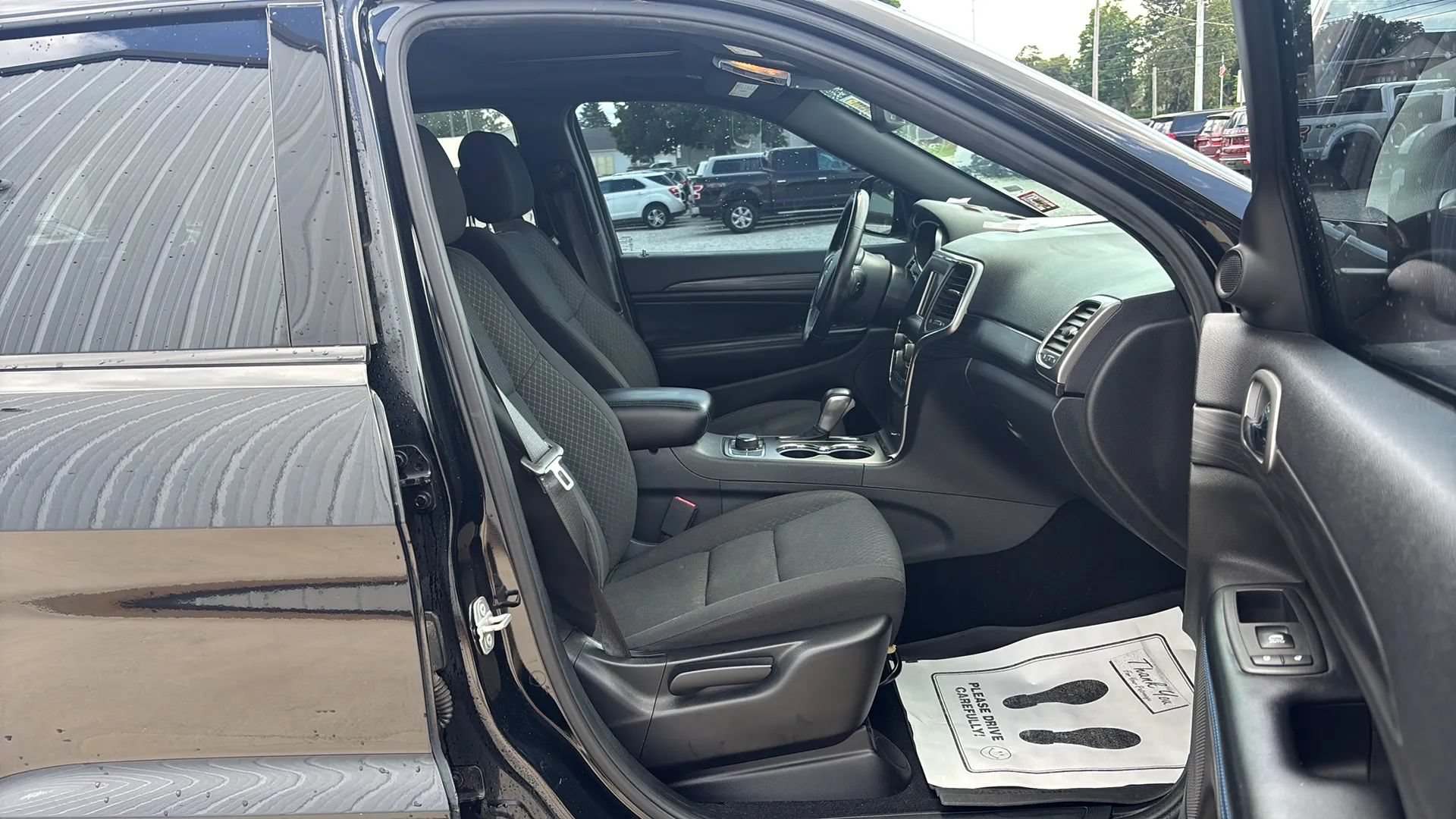 Used 2019 Jeep Grand Cherokee Laredo AWD/4WD image 16