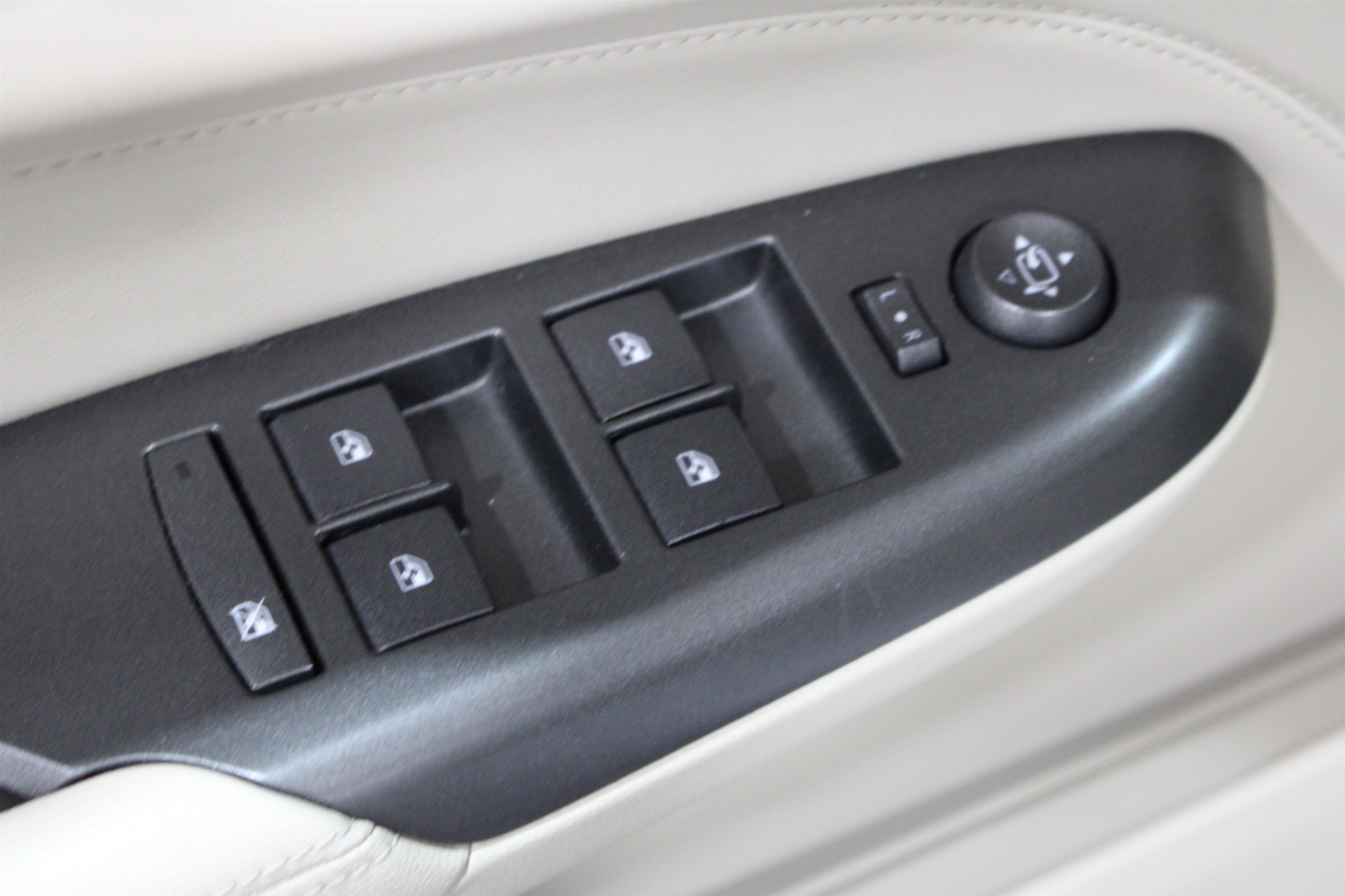 Used 2012 Cadillac SRX Performance FWD image 7