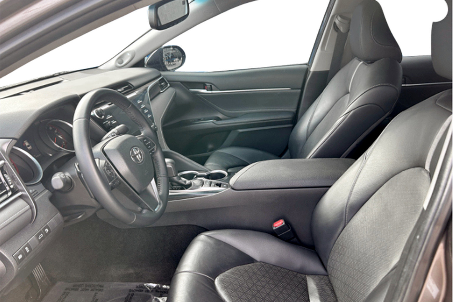 Used 2018 Toyota Camry XSE image 17