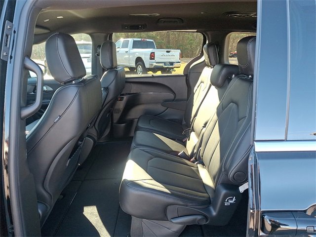 New 2026 Chrysler Pacifica Select image 7