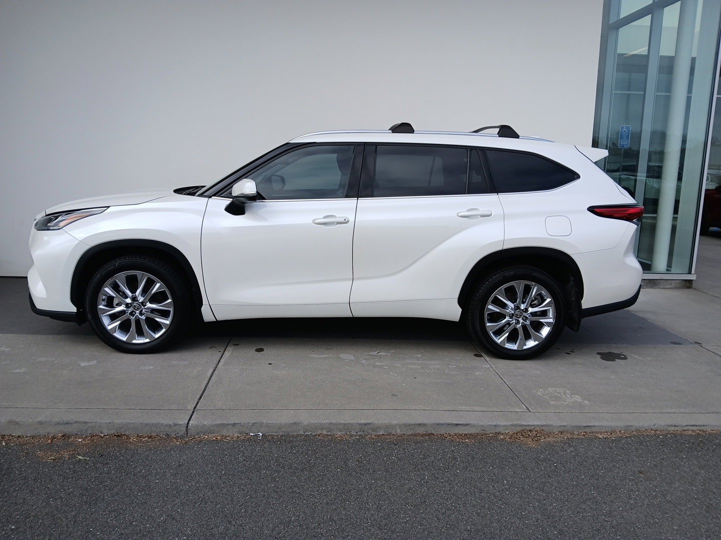Used 2020 Toyota Highlander Limited image 6