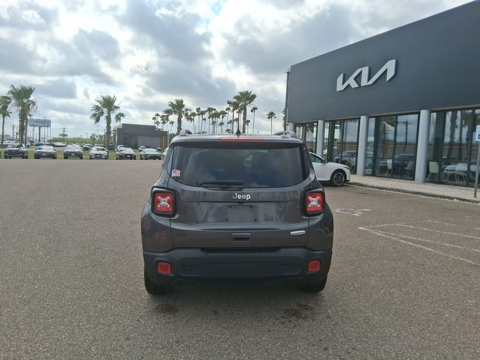 Used 2021 Jeep Renegade Latitude FWD image 5
