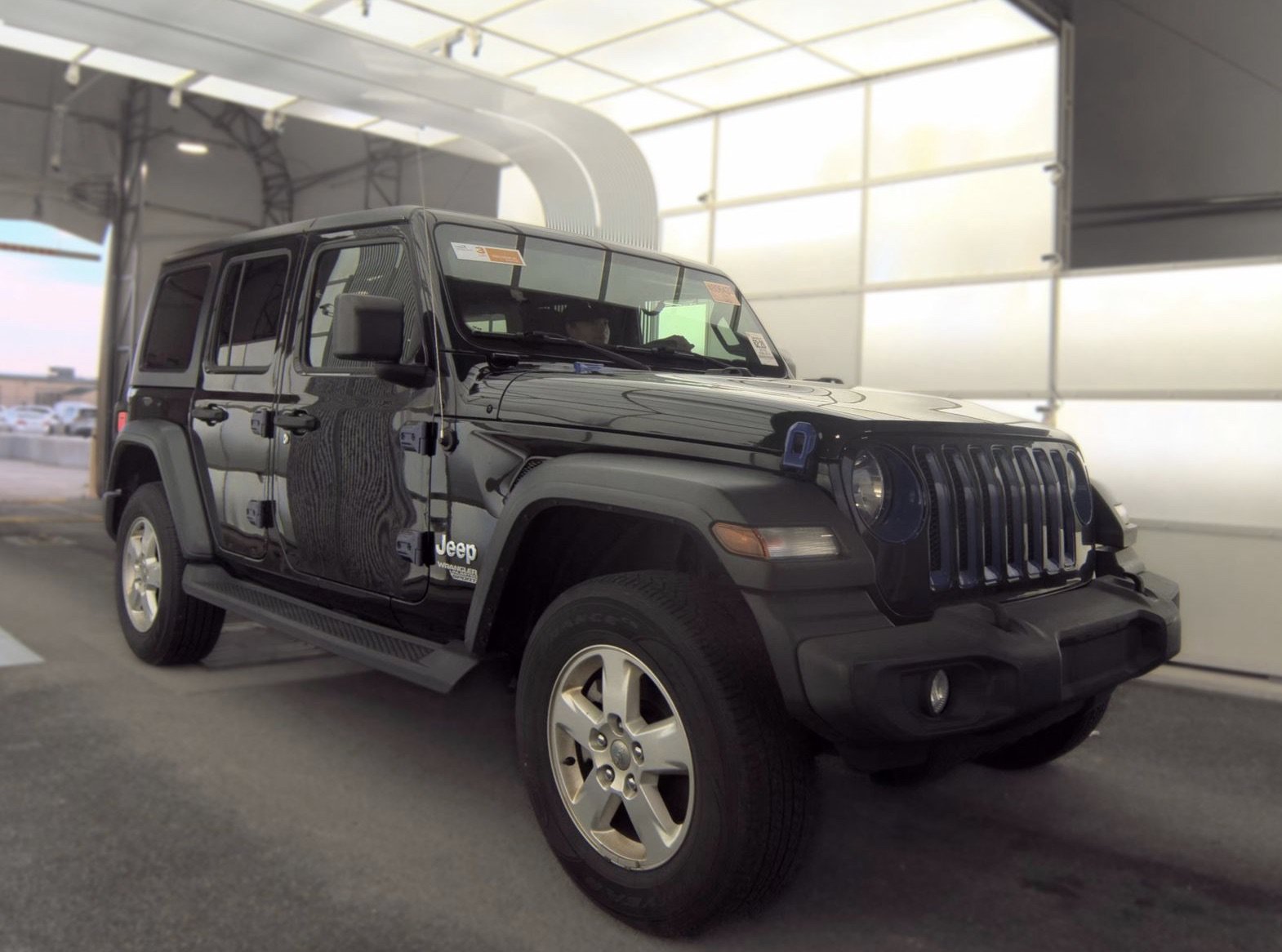Used 2018 Jeep Wrangler Unlimited Sport S AWD/4WD image 3