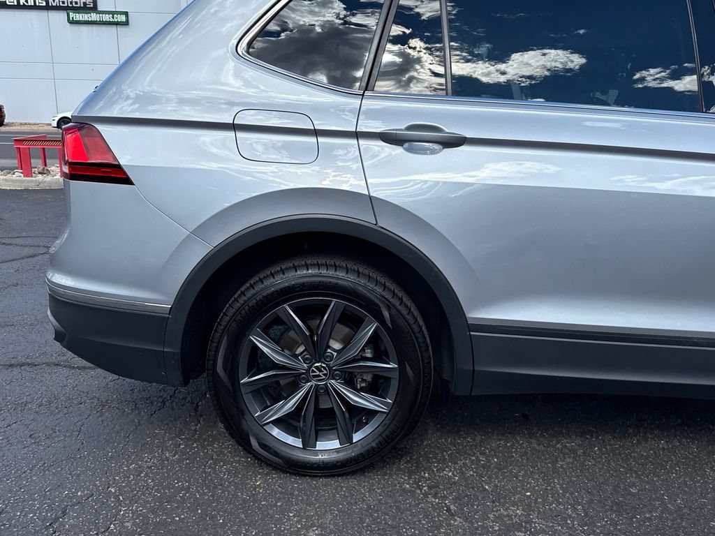 Used 2023 Volkswagen Tiguan SE AWD/4WD image 31