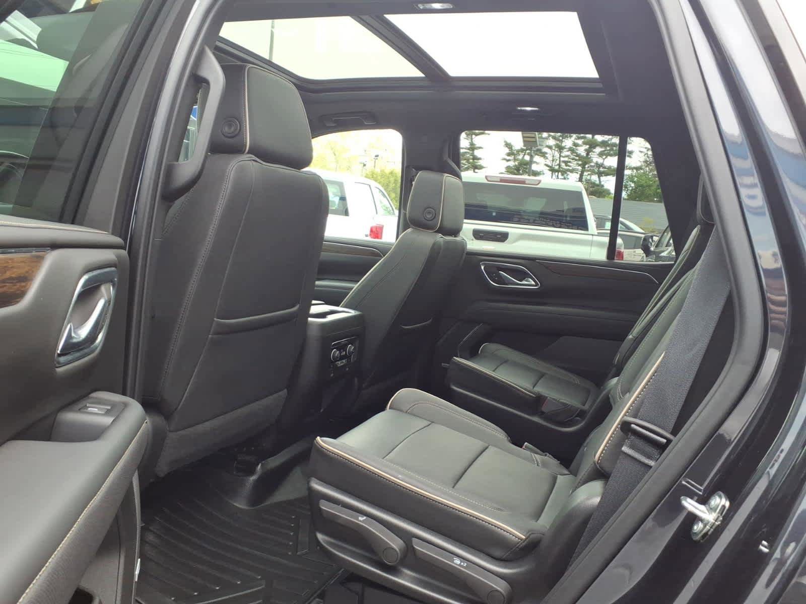 Used 2023 Chevrolet Tahoe Premier w/ Premium Package 2 AWD/4WD image 17