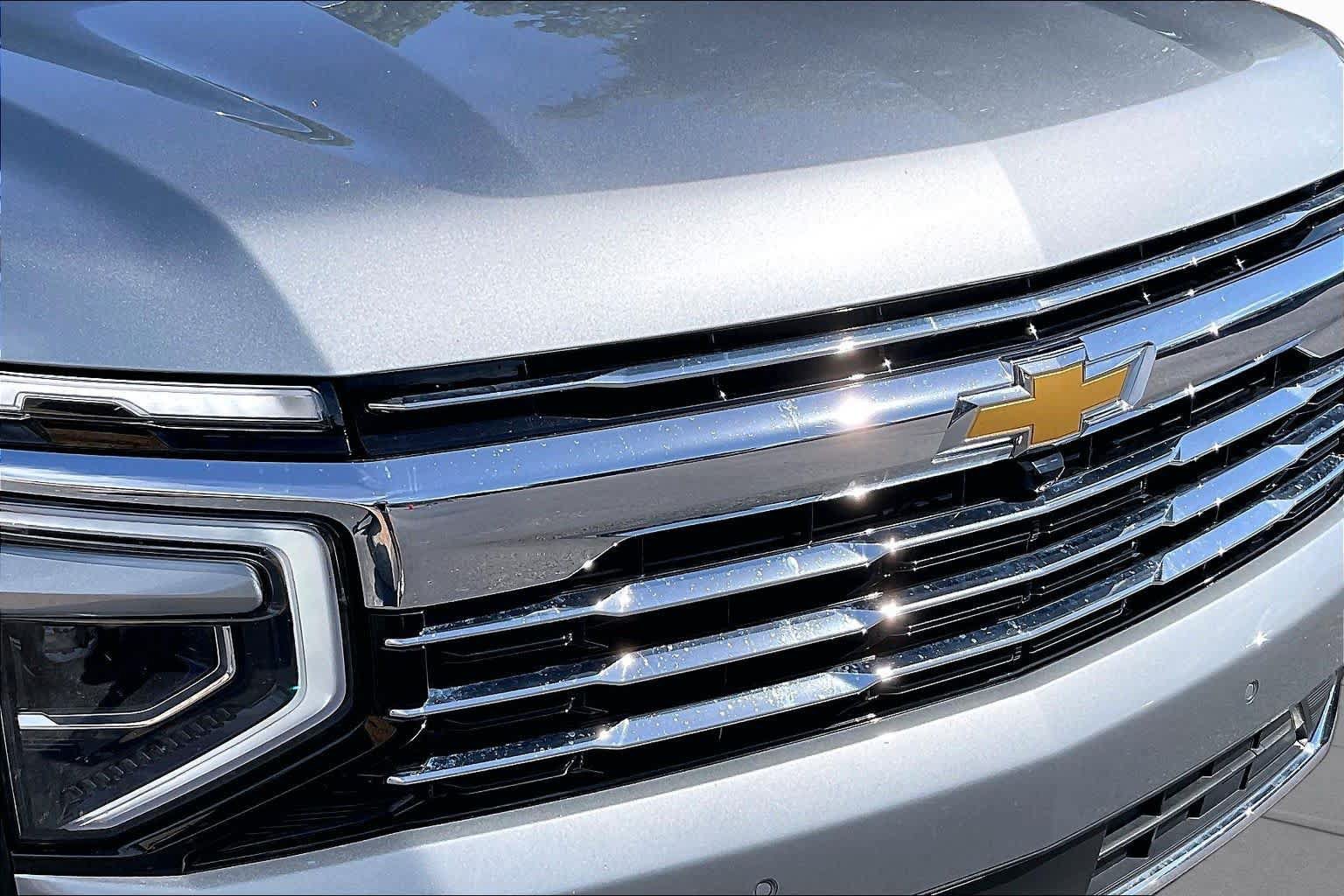Used 2025 Chevrolet Suburban LT AWD/4WD image 30