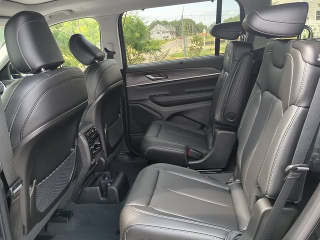 Used 2023 Jeep Grand Cherokee L Limited w/ Luxury Tech Group II AWD/4WD image 13