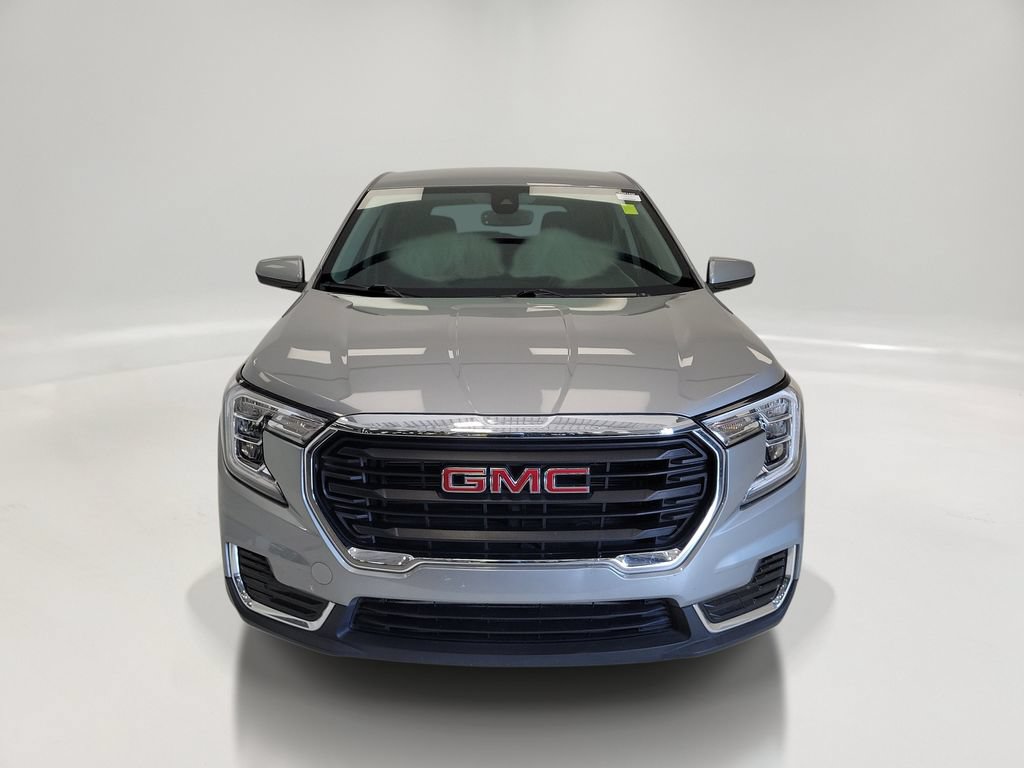Used 2024 GMC Terrain SLE FWD image 2