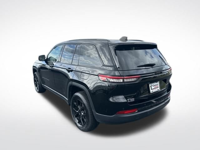 Used 2024 Jeep Grand Cherokee Altitude image 4