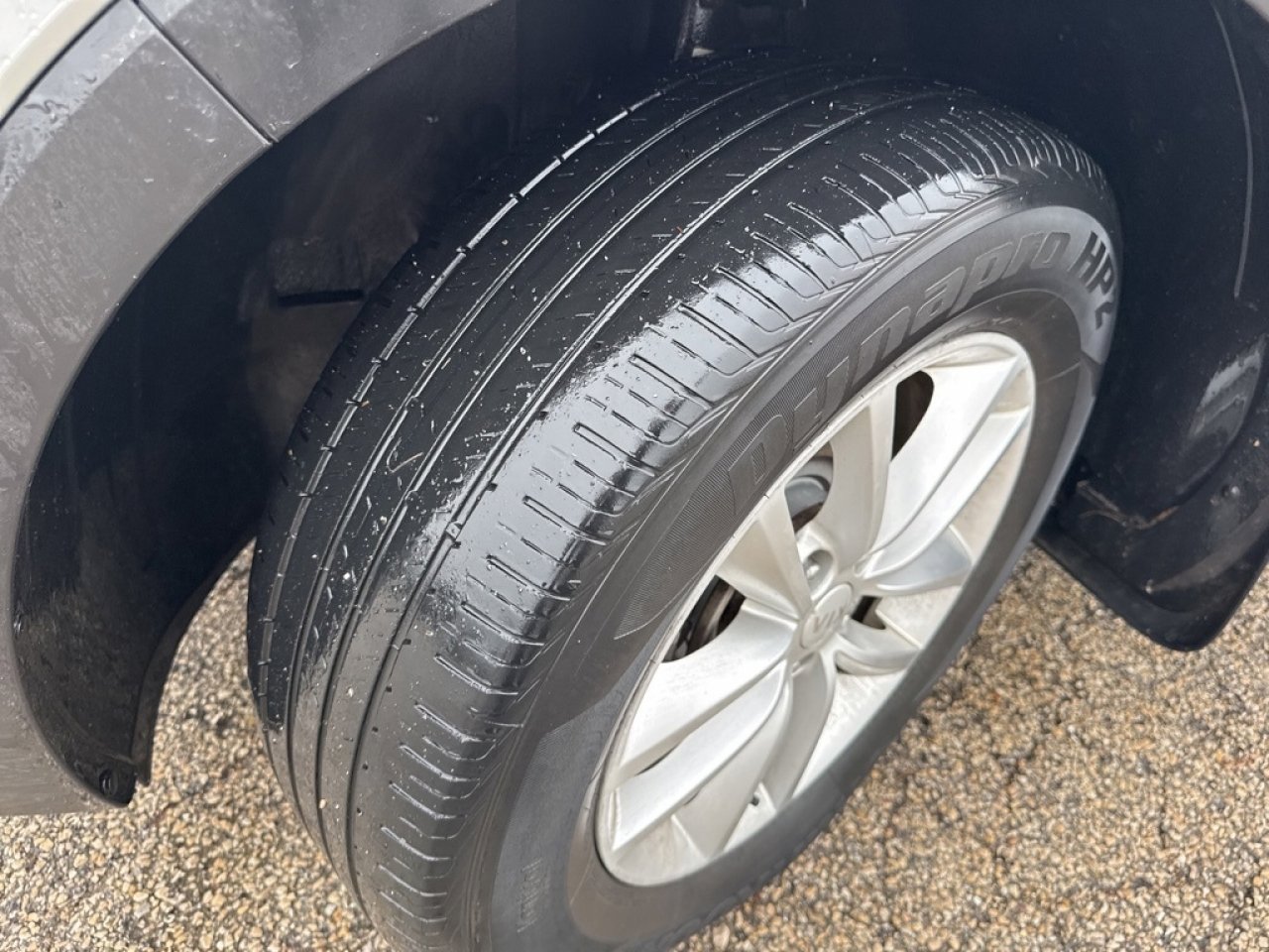 Used 2017 Kia Sorento LX w/ LX Convenience Package image 13