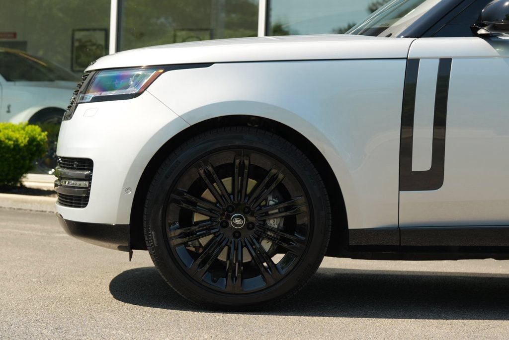 Used 2025 Land Rover Range Rover SE AWD/4WD image 11