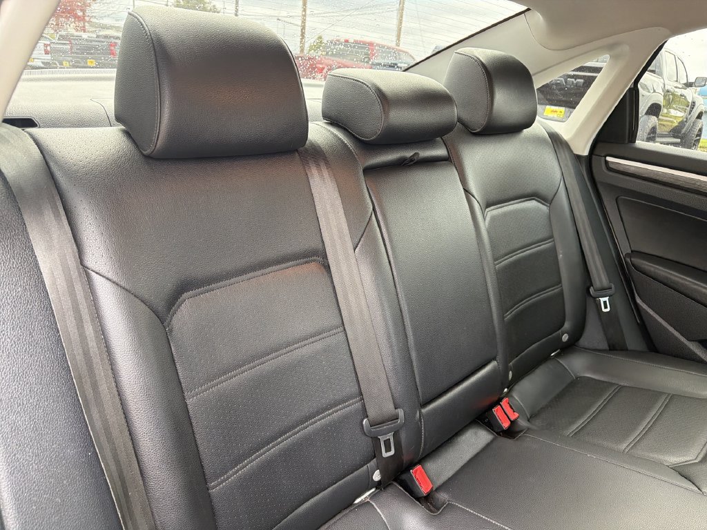Used 2018 Volkswagen Passat 2.0T SE FWD image 27