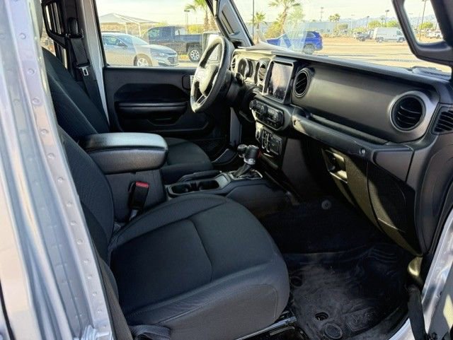 Used 2021 Jeep Gladiator Willys AWD/4WD image 5