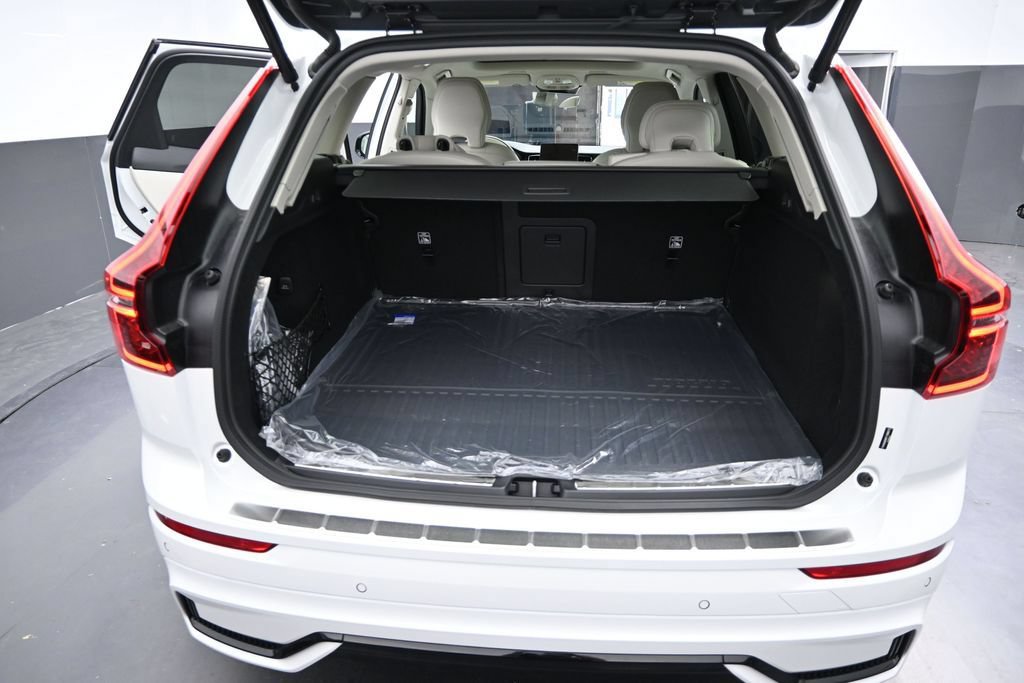 New 2026 Volvo XC60 T8 Ultra w/ Protection Package Premier AWD/4WD image 14