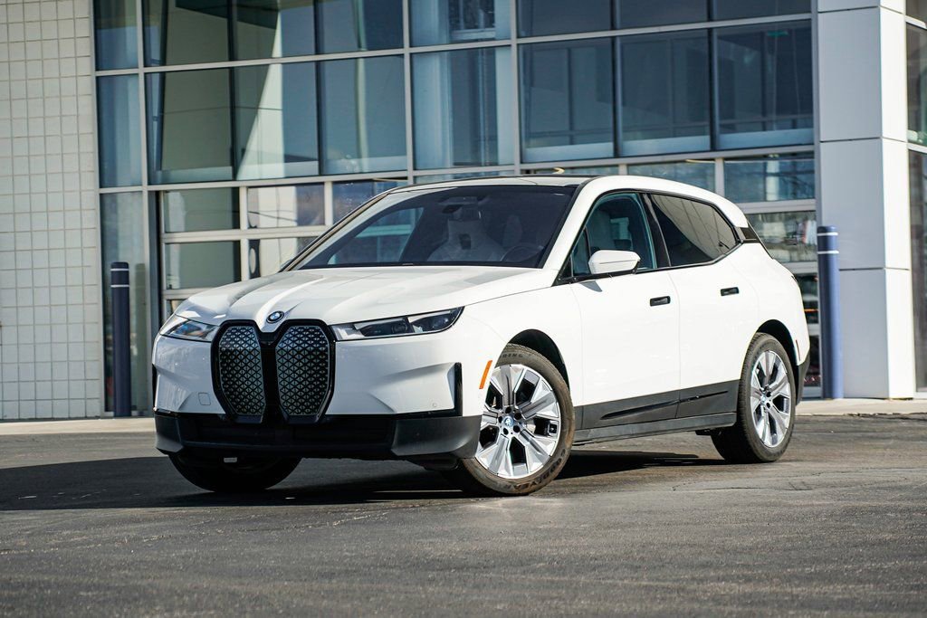 Used 2025 BMW iX xDrive50 image 1