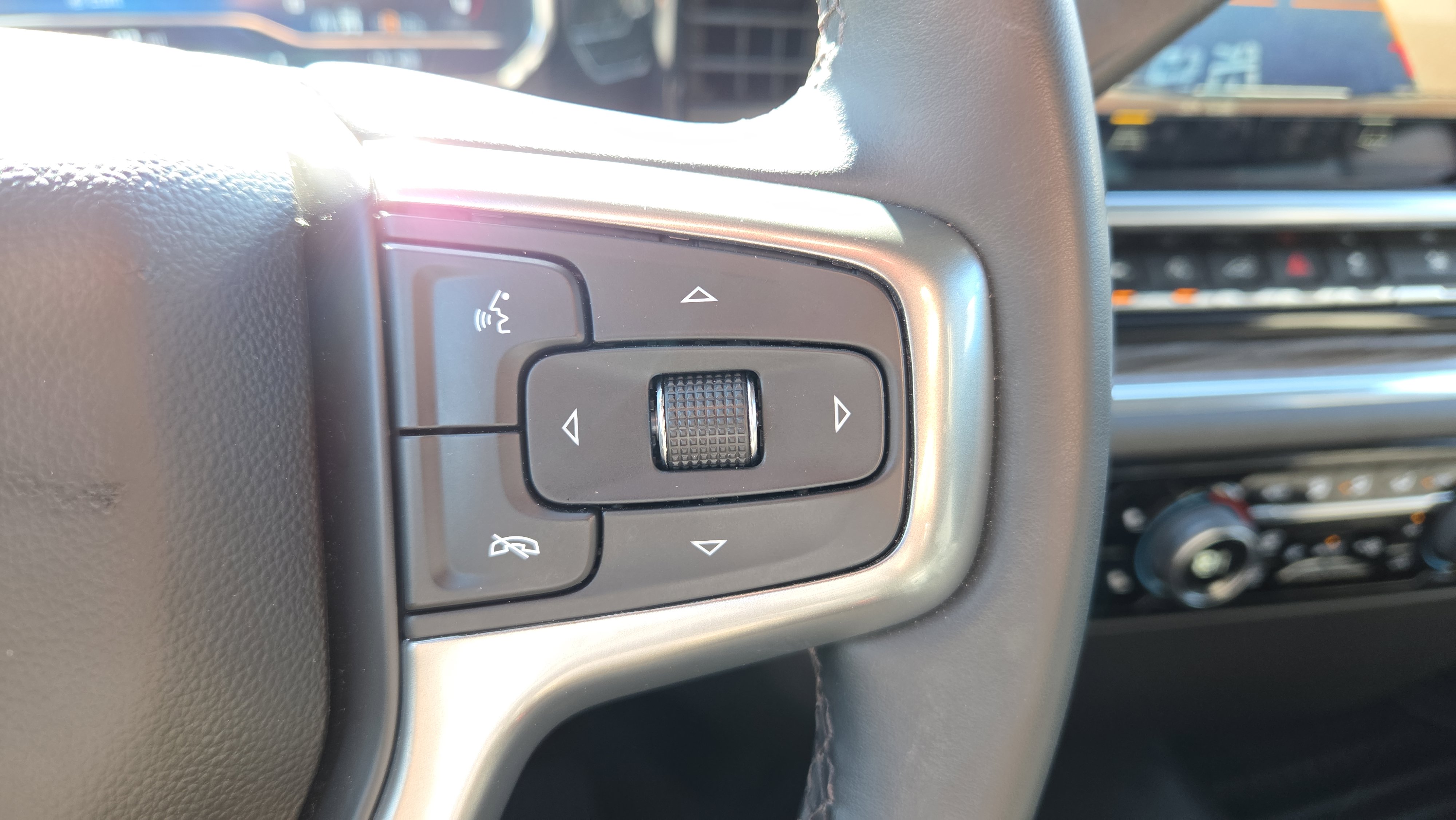 Used 2023 Chevrolet Silverado 1500 LT image 24