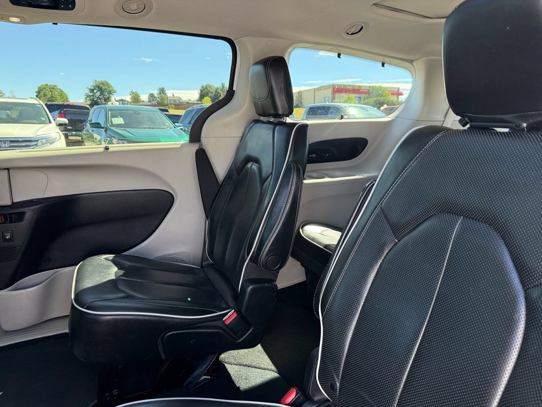 Used 2021 Chrysler Pacifica Limited AWD/4WD image 18
