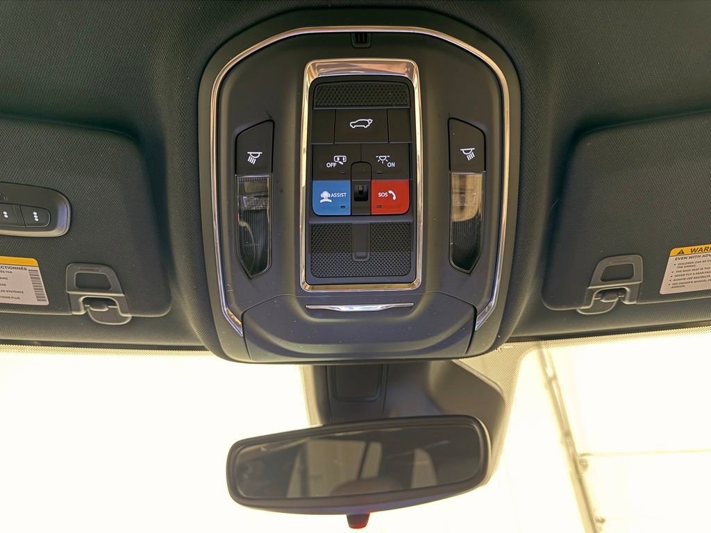 Used 2023 Jeep Grand Cherokee Limited AWD/4WD image 19