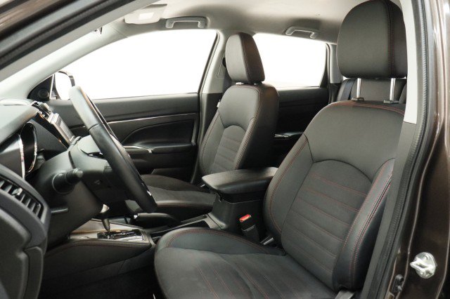 Used 2025 Mitsubishi Outlander Sport SE AWD/4WD image 8
