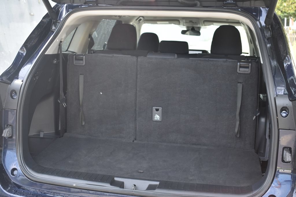 Used 2025 Toyota Highlander LE FWD image 33