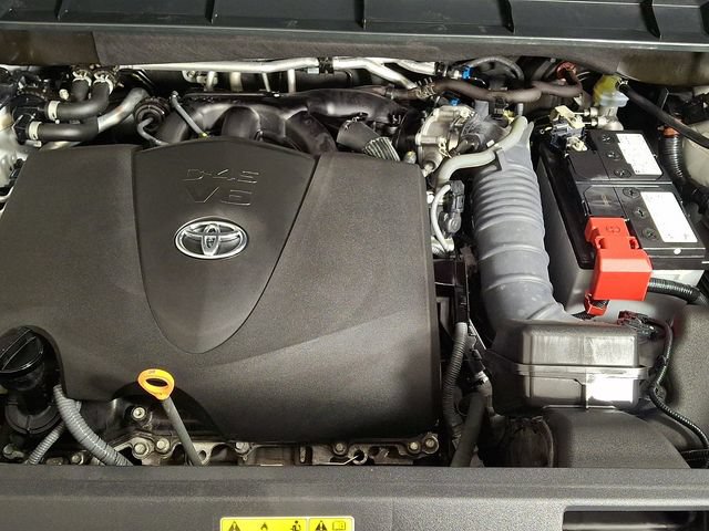 Used 2020 Toyota Highlander XLE AWD/4WD image 29