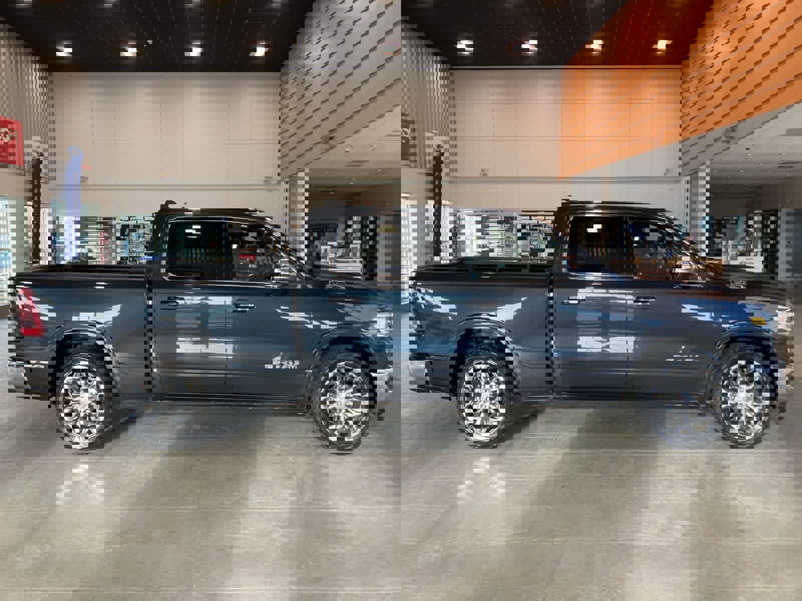 Used 2019 RAM 1500 Laramie Longhorn image 4