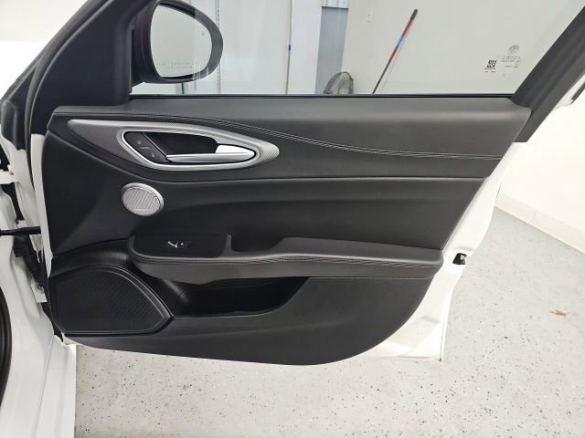 Used 2024 Alfa Romeo Giulia Veloce image 36