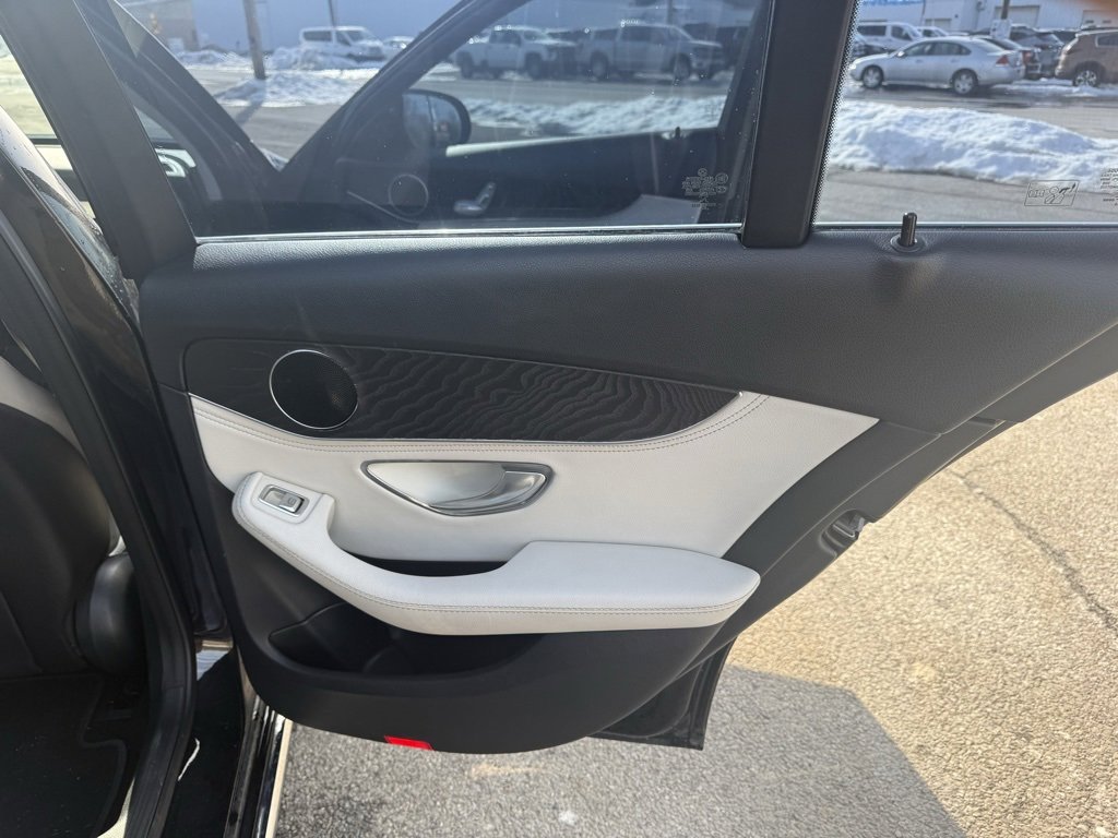 Used 2015 Mercedes-Benz C 300 Sedan image 33