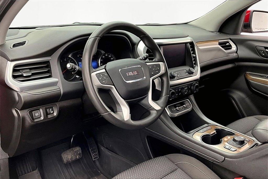 Used 2023 GMC Acadia SLE w/ Driver Convenience Package image 14