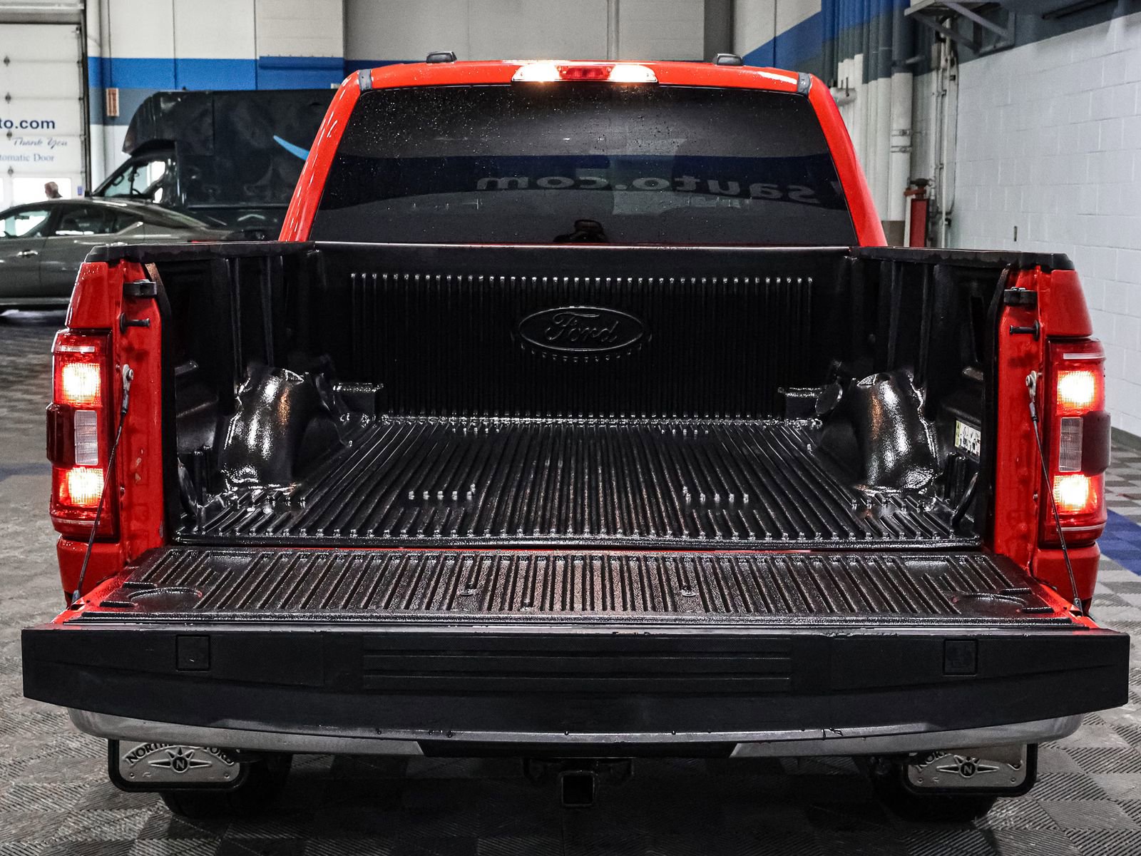 Certified 2025 Ford F150 Platinum w/ FX4 Off-Road Package image 18