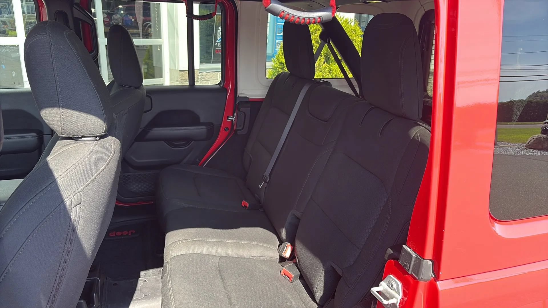 Used 2021 Jeep Wrangler Unlimited Sahara w/ Uconnect 4C Nav & Sound Group AWD/4WD image 30