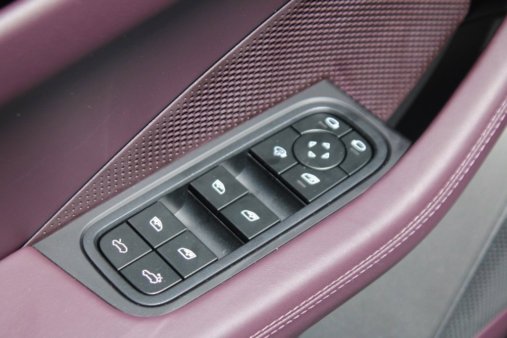 Used 2025 Porsche Macan Electric image 30