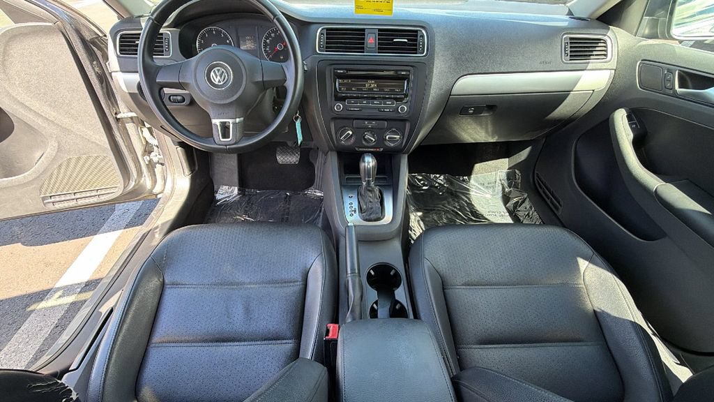 Used 2013 Volkswagen Jetta SE FWD image 25