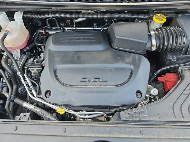 Used 2023 Chrysler Pacifica Limited w/ Uconnect Theater Family Group AWD/4WD image 37