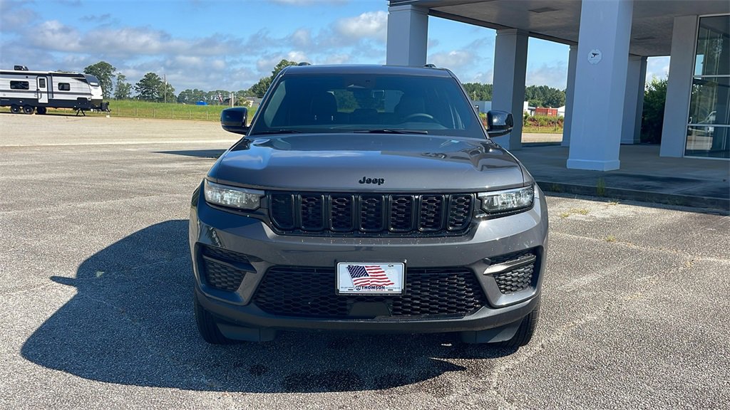 New 2025 Jeep Grand Cherokee Altitude image 3