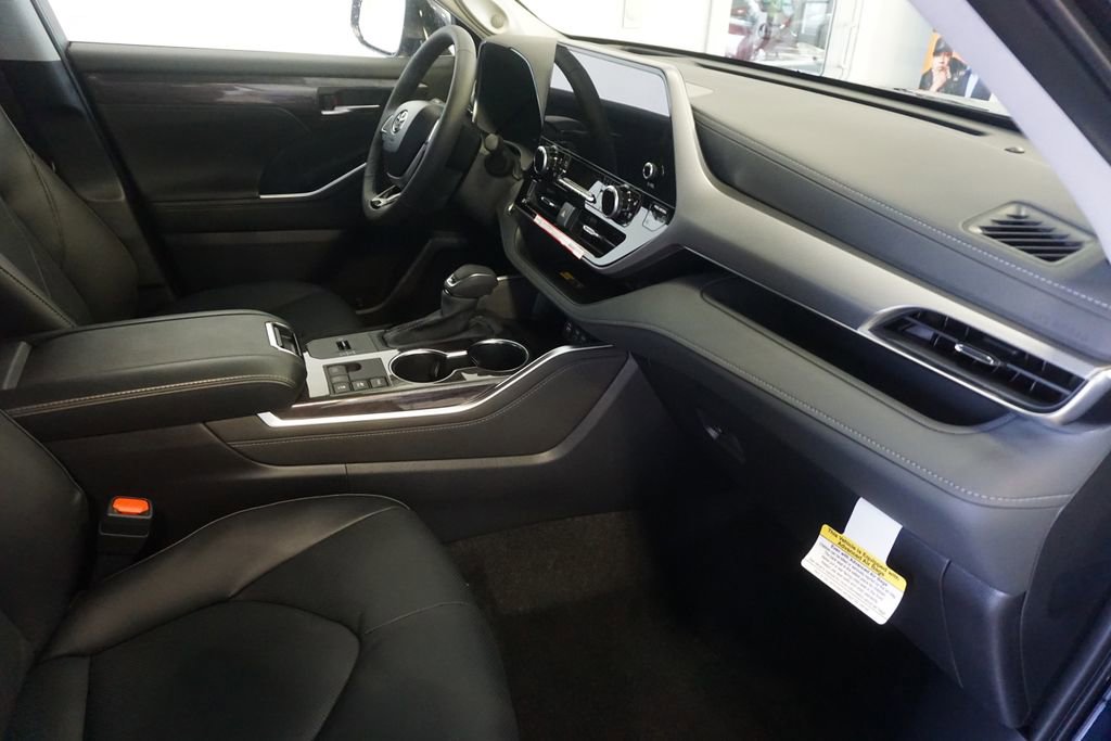 New 2026 Toyota Highlander Platinum image 29