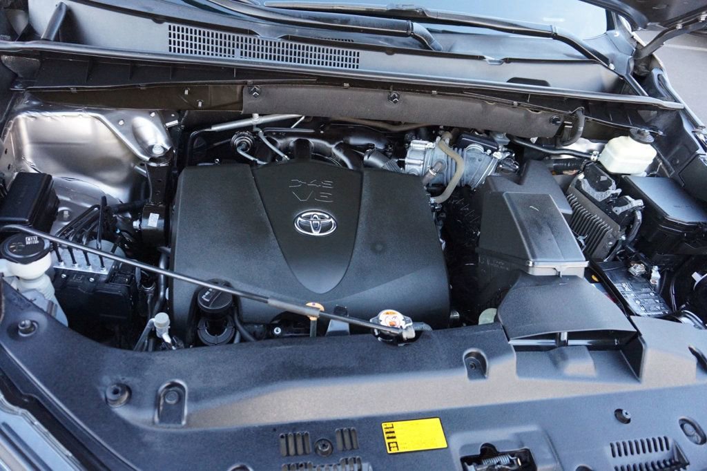 Used 2017 Toyota Highlander SE FWD image 11