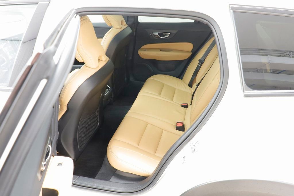 Used 2024 Volvo V60 B5 Cross Country Ultimate image 16