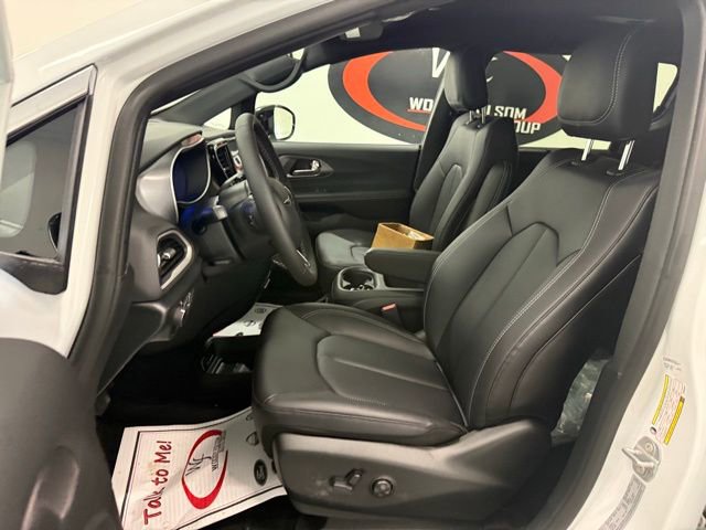 New 2026 Chrysler Voyager LX image 12